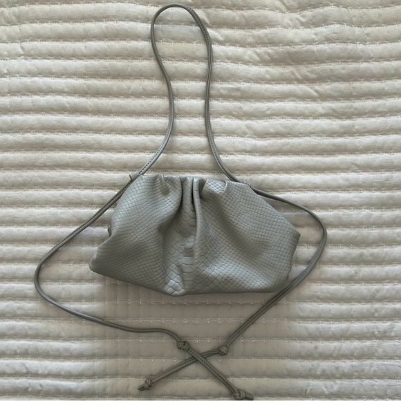 Banana Republic Soft Pouch Crossbody Bag Clutch in Grey Snake - Picture 5 of 10